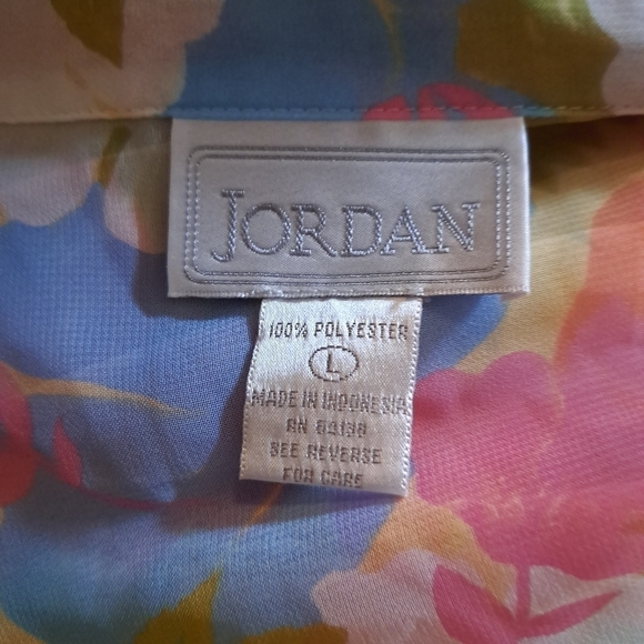 Jordan floral button up blouse  A-10 5/$25 - Picture 4 of 4